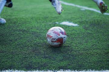 切尔西球星帕尔默自曝烹饪三文鱼致食物中毒（配图示意）